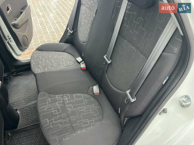 Белый Киа Рио, объемом двигателя 1.6 л и пробегом 42 тыс. км за 9600 $, фото 56 на Automoto.ua