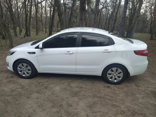 Білий Кіа Ріо, об'ємом двигуна 1.4 л та пробігом 158 тис. км за 6500 $, фото 4 на Automoto.ua