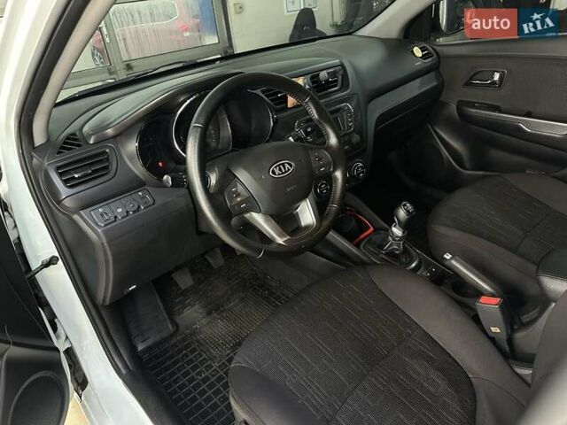 Белый Киа Рио, объемом двигателя 1.59 л и пробегом 112 тыс. км за 8700 $, фото 8 на Automoto.ua