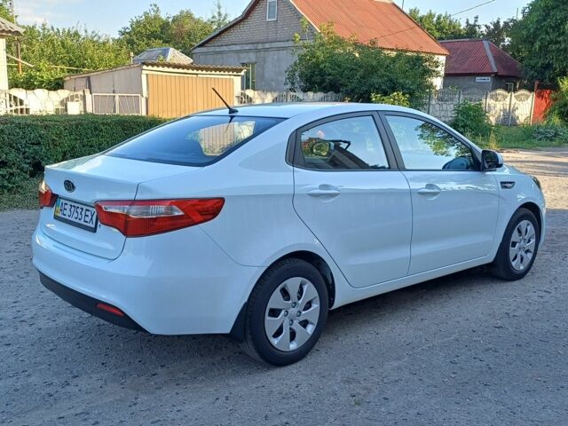 Белый Киа Рио, объемом двигателя 1.4 л и пробегом 52 тыс. км за 89000 $, фото 2 на Automoto.ua