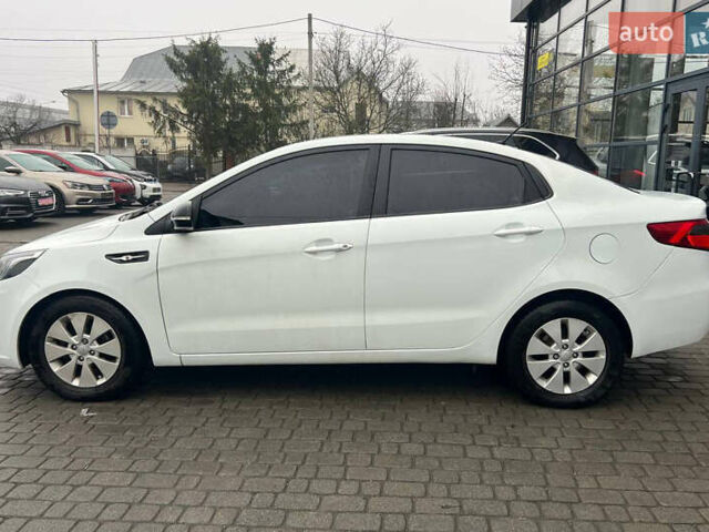 Белый Киа Рио, объемом двигателя 1.59 л и пробегом 150 тыс. км за 7100 $, фото 3 на Automoto.ua