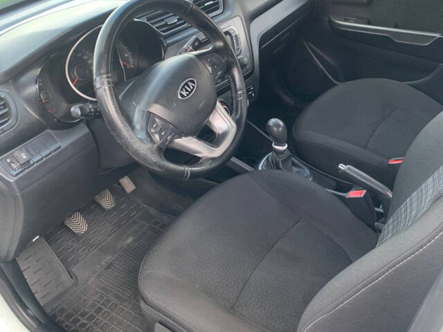 Белый Киа Рио, объемом двигателя 1.4 л и пробегом 175 тыс. км за 6999 $, фото 5 на Automoto.ua