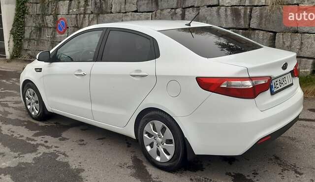 Белый Киа Рио, объемом двигателя 1.4 л и пробегом 175 тыс. км за 6900 $, фото 5 на Automoto.ua