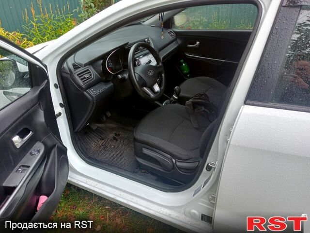 Білий Кіа Ріо, об'ємом двигуна 1.4 л та пробігом 81 тис. км за 8999 $, фото 5 на Automoto.ua