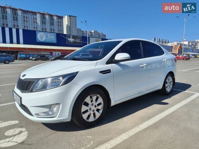 Белый Киа Рио, объемом двигателя 1.59 л и пробегом 124 тыс. км за 7700 $, фото 3 на Automoto.ua