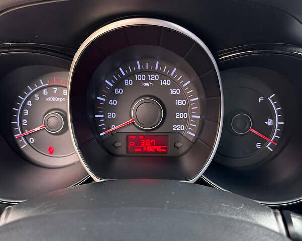 Белый Киа Рио, объемом двигателя 1.59 л и пробегом 149 тыс. км за 7800 $, фото 14 на Automoto.ua