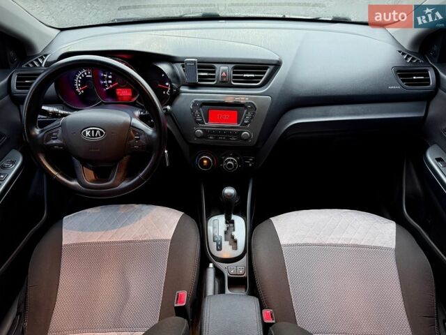Белый Киа Рио, объемом двигателя 1.6 л и пробегом 160 тыс. км за 8250 $, фото 14 на Automoto.ua
