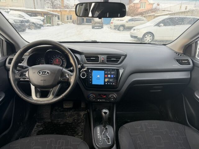 Білий Кіа Ріо, об'ємом двигуна 1.6 л та пробігом 196 тис. км за 7800 $, фото 4 на Automoto.ua
