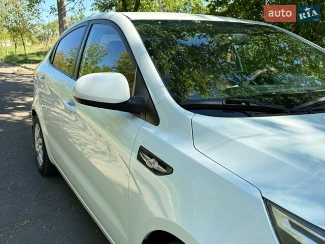 Белый Киа Рио, объемом двигателя 1.4 л и пробегом 131 тыс. км за 8999 $, фото 2 на Automoto.ua