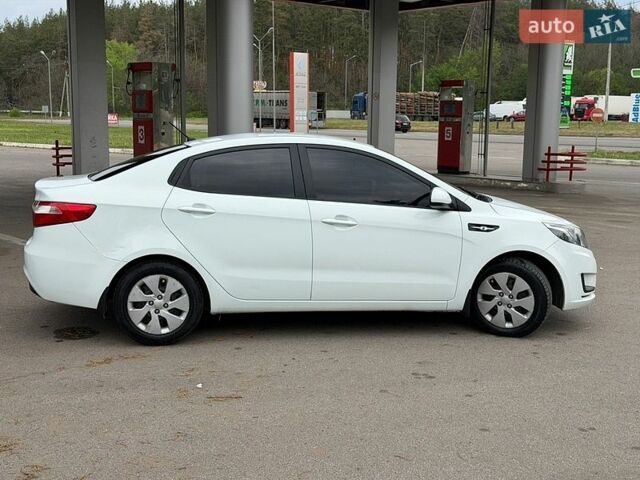 Белый Киа Рио, объемом двигателя 1.4 л и пробегом 167 тыс. км за 7200 $, фото 5 на Automoto.ua