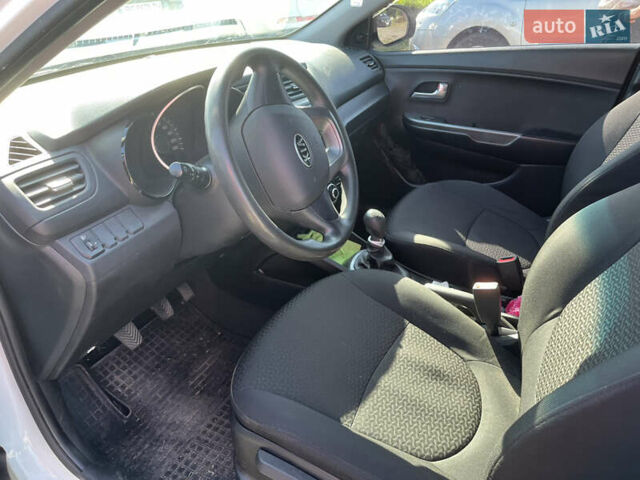 Белый Киа Рио, объемом двигателя 1.4 л и пробегом 41 тыс. км за 8700 $, фото 8 на Automoto.ua