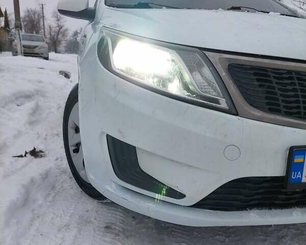 Білий Кіа Ріо, об'ємом двигуна 1.4 л та пробігом 266 тис. км за 6900 $, фото 9 на Automoto.ua
