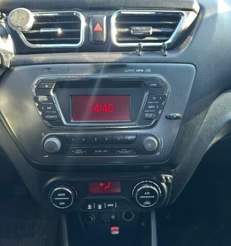 Білий Кіа Ріо, об'ємом двигуна 1.59 л та пробігом 221 тис. км за 6000 $, фото 9 на Automoto.ua