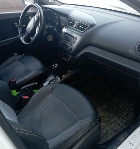 Білий Кіа Ріо, об'ємом двигуна 1.6 л та пробігом 150 тис. км за 7000 $, фото 11 на Automoto.ua