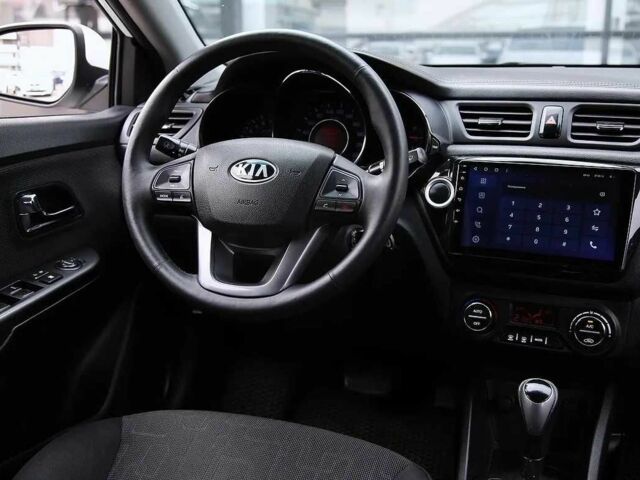 Белый Киа Рио, объемом двигателя 1.6 л и пробегом 125 тыс. км за 7900 $, фото 10 на Automoto.ua
