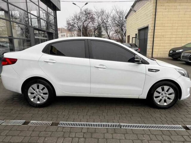 Белый Киа Рио, объемом двигателя 1.6 л и пробегом 150 тыс. км за 7100 $, фото 7 на Automoto.ua