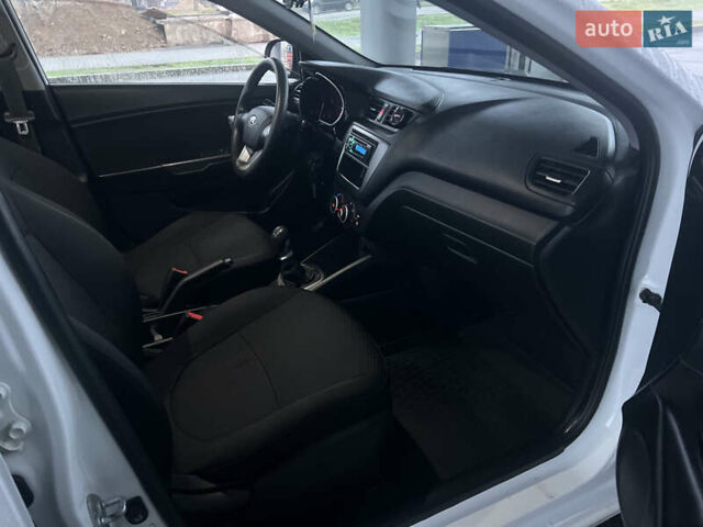 Белый Киа Рио, объемом двигателя 1.4 л и пробегом 150 тыс. км за 6499 $, фото 13 на Automoto.ua