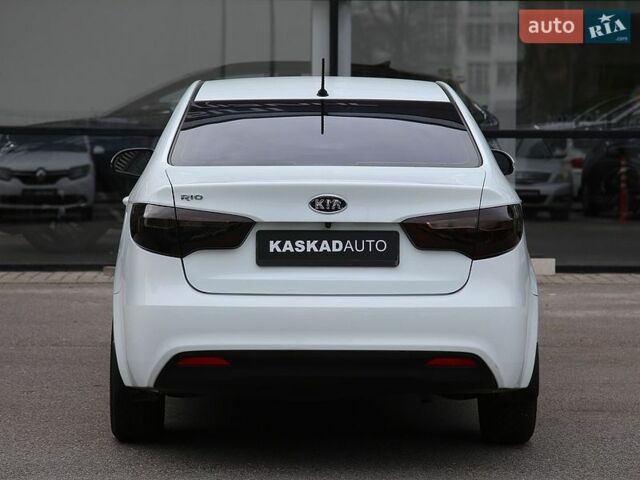 Белый Киа Рио, объемом двигателя 1.6 л и пробегом 127 тыс. км за 8600 $, фото 4 на Automoto.ua