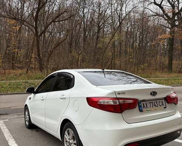Білий Кіа Ріо, об'ємом двигуна 1.6 л та пробігом 91 тис. км за 8600 $, фото 14 на Automoto.ua