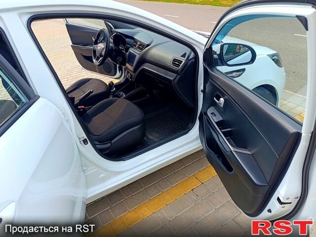 Білий Кіа Ріо, об'ємом двигуна 1.4 л та пробігом 99 тис. км за 6500 $, фото 13 на Automoto.ua