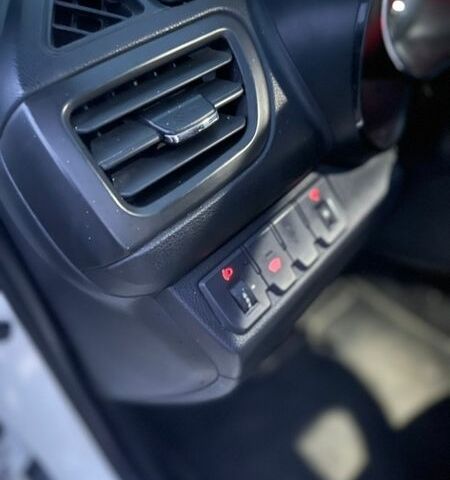 Білий Кіа Ріо, об'ємом двигуна 1.6 л та пробігом 163 тис. км за 5999 $, фото 6 на Automoto.ua