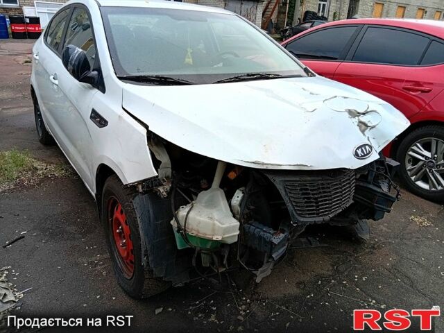 Білий Кіа Ріо, об'ємом двигуна 1.4 л та пробігом 289 тис. км за 3400 $, фото 1 на Automoto.ua