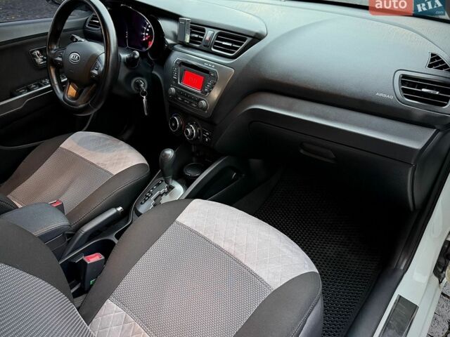 Белый Киа Рио, объемом двигателя 1.6 л и пробегом 160 тыс. км за 8250 $, фото 18 на Automoto.ua