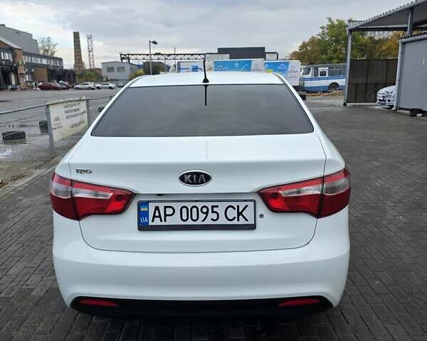 Белый Киа Рио, объемом двигателя 1.4 л и пробегом 288 тыс. км за 7500 $, фото 9 на Automoto.ua