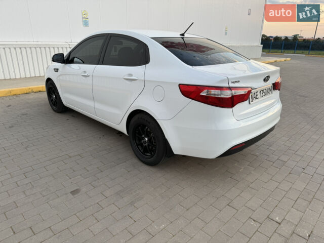 Білий Кіа Ріо, об'ємом двигуна 1.4 л та пробігом 96 тис. км за 8555 $, фото 24 на Automoto.ua