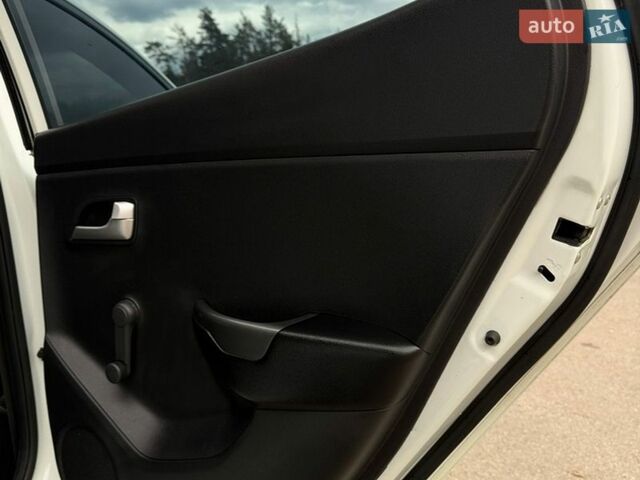Белый Киа Рио, объемом двигателя 1.4 л и пробегом 167 тыс. км за 7200 $, фото 20 на Automoto.ua