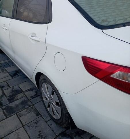 Білий Кіа Ріо, об'ємом двигуна 1.6 л та пробігом 150 тис. км за 7000 $, фото 4 на Automoto.ua