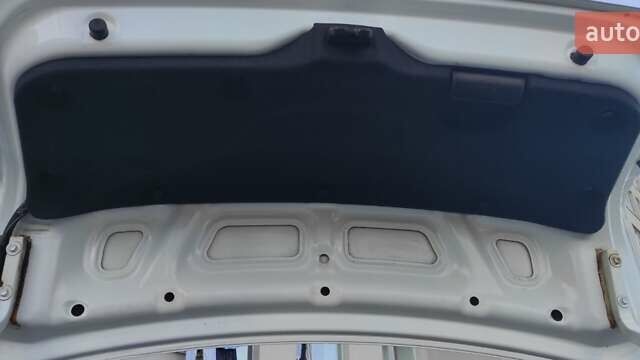 Білий Кіа Ріо, об'ємом двигуна 1.4 л та пробігом 168 тис. км за 7800 $, фото 29 на Automoto.ua