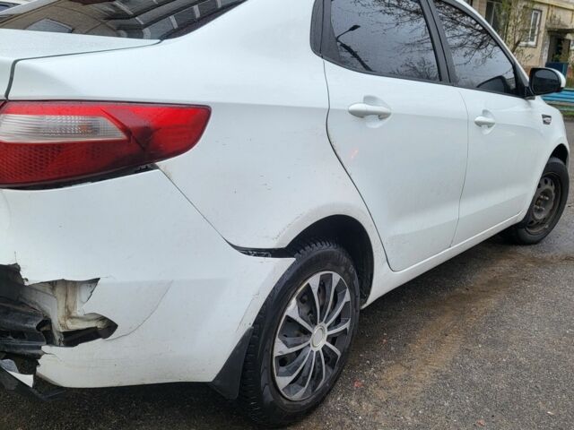 Білий Кіа Ріо, об'ємом двигуна 1.4 л та пробігом 220 тис. км за 6100 $, фото 4 на Automoto.ua