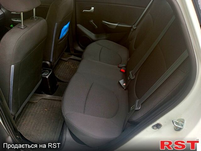 Білий Кіа Ріо, об'ємом двигуна 1.4 л та пробігом 81 тис. км за 8999 $, фото 6 на Automoto.ua