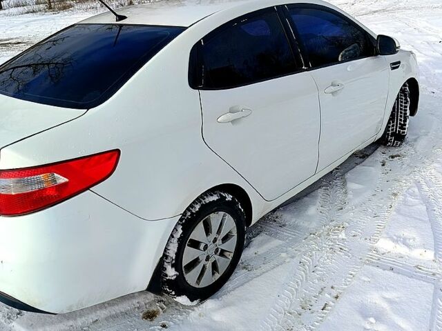 Белый Киа Рио, объемом двигателя 1.6 л и пробегом 168 тыс. км за 4999 $, фото 3 на Automoto.ua