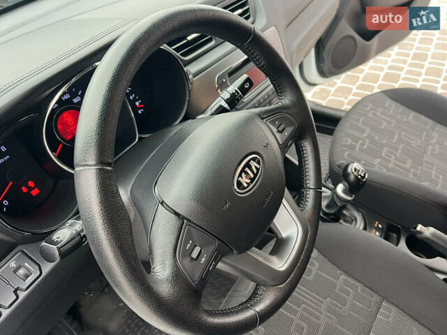 Белый Киа Рио, объемом двигателя 1.6 л и пробегом 42 тыс. км за 9600 $, фото 38 на Automoto.ua