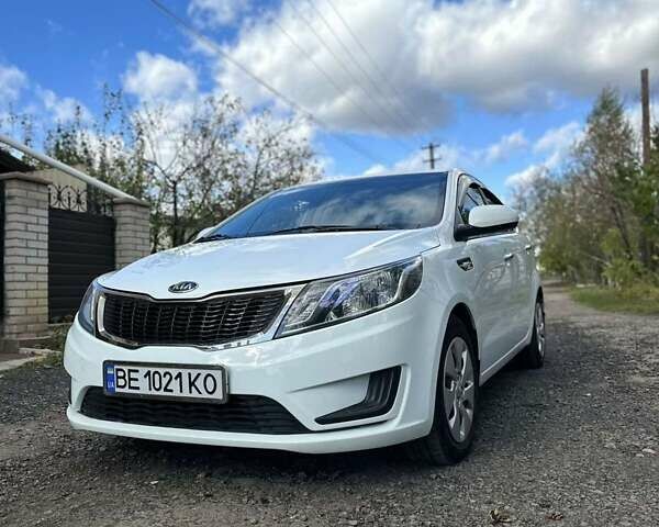 Білий Кіа Ріо, об'ємом двигуна 1.4 л та пробігом 140 тис. км за 8000 $, фото 1 на Automoto.ua