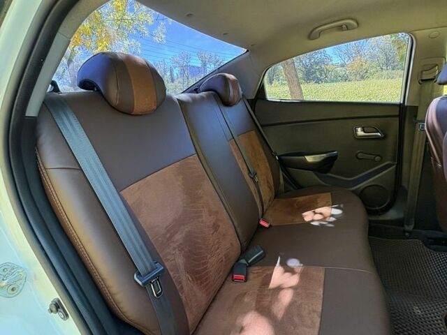 Белый Киа Рио, объемом двигателя 1.4 л и пробегом 131 тыс. км за 8499 $, фото 14 на Automoto.ua