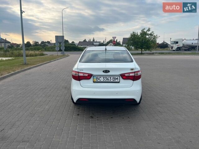 Белый Киа Рио, объемом двигателя 1.59 л и пробегом 262 тыс. км за 5700 $, фото 4 на Automoto.ua