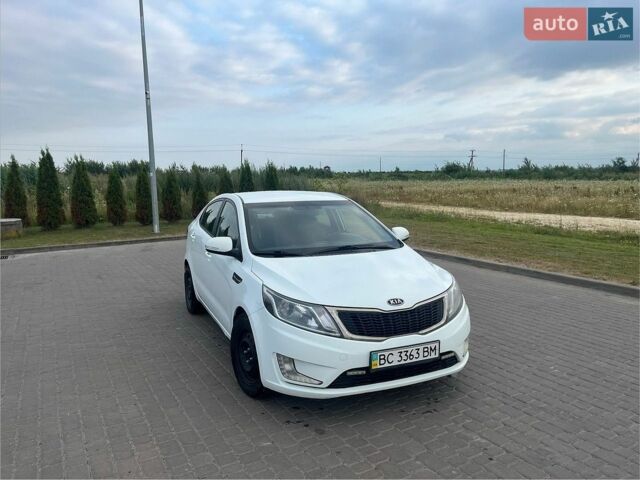 Белый Киа Рио, объемом двигателя 1.59 л и пробегом 262 тыс. км за 5700 $, фото 1 на Automoto.ua