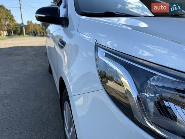 Белый Киа Рио, объемом двигателя 1.59 л и пробегом 114 тыс. км за 8900 $, фото 4 на Automoto.ua