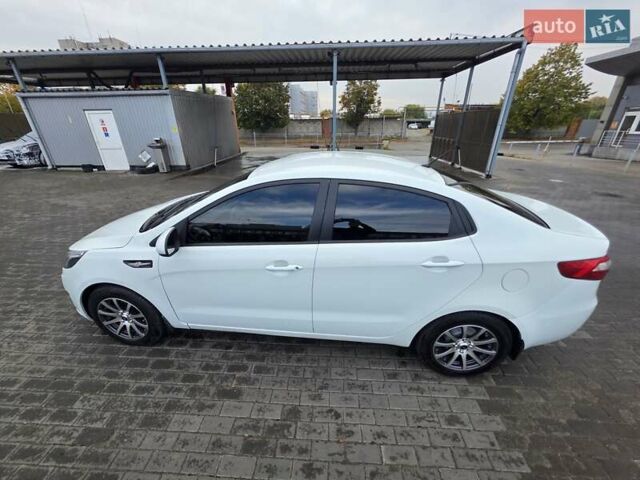 Белый Киа Рио, объемом двигателя 1.4 л и пробегом 288 тыс. км за 7500 $, фото 15 на Automoto.ua