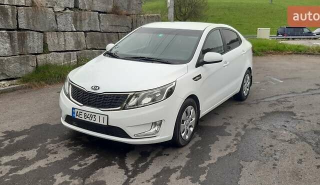 Белый Киа Рио, объемом двигателя 1.4 л и пробегом 175 тыс. км за 6900 $, фото 7 на Automoto.ua