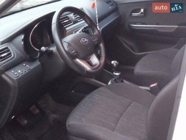 Белый Киа Рио, объемом двигателя 1.6 л и пробегом 42 тыс. км за 7800 $, фото 8 на Automoto.ua