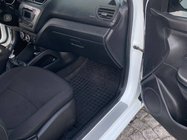 Белый Киа Рио, объемом двигателя 1.4 л и пробегом 175 тыс. км за 6999 $, фото 3 на Automoto.ua