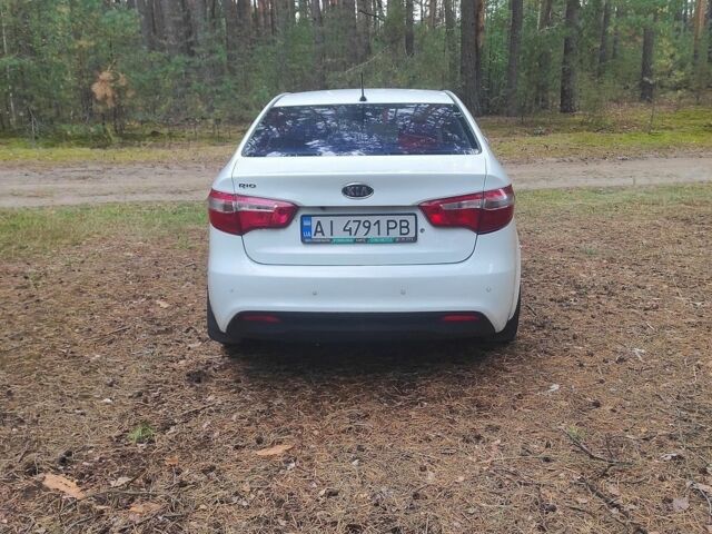 Белый Киа Рио, объемом двигателя 1.4 л и пробегом 253 тыс. км за 7050 $, фото 3 на Automoto.ua
