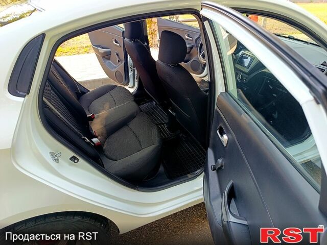 Білий Кіа Ріо, об'ємом двигуна 1.4 л та пробігом 99 тис. км за 6500 $, фото 8 на Automoto.ua