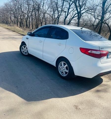 Білий Кіа Ріо, об'ємом двигуна 1.4 л та пробігом 225 тис. км за 6300 $, фото 3 на Automoto.ua