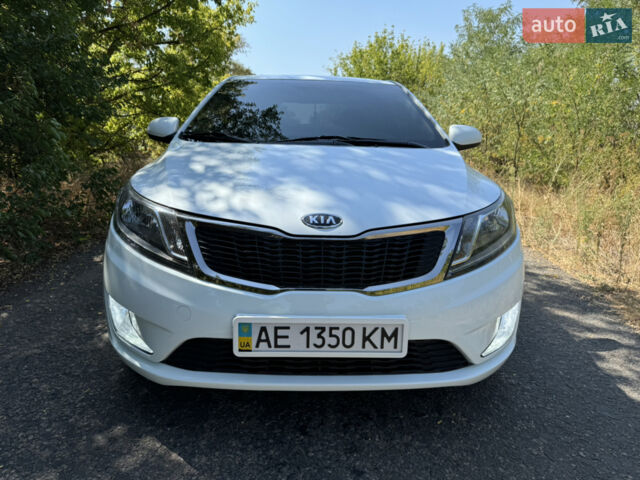 Білий Кіа Ріо, об'ємом двигуна 1.4 л та пробігом 96 тис. км за 8555 $, фото 7 на Automoto.ua