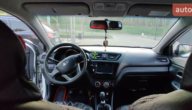 Белый Киа Рио, объемом двигателя 1.4 л и пробегом 195 тыс. км за 6200 $, фото 7 на Automoto.ua